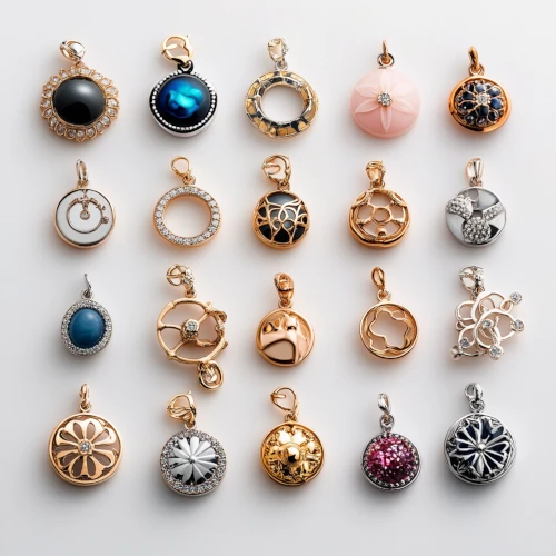 bransoletki z zawieszkami