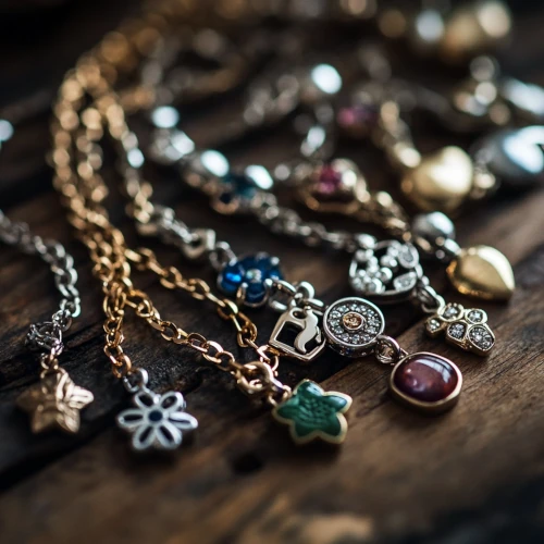 bransoletka z zawieszkami