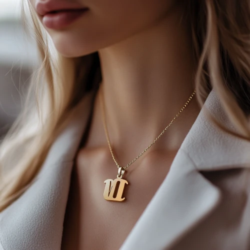 naszyjniki z literami